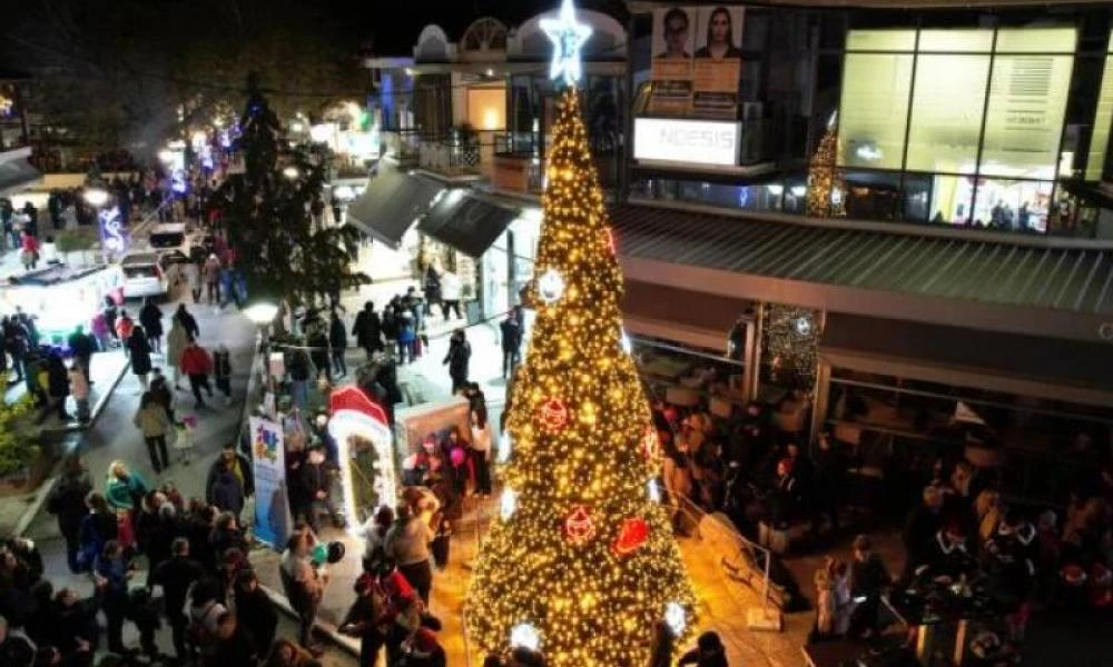 Θεσσαλονίκη: Με φαντασμαγορικές εκδηλώσεις φωταγωγήθηκε το χριστουγεννιάτικο δέντρο (βίντεο)